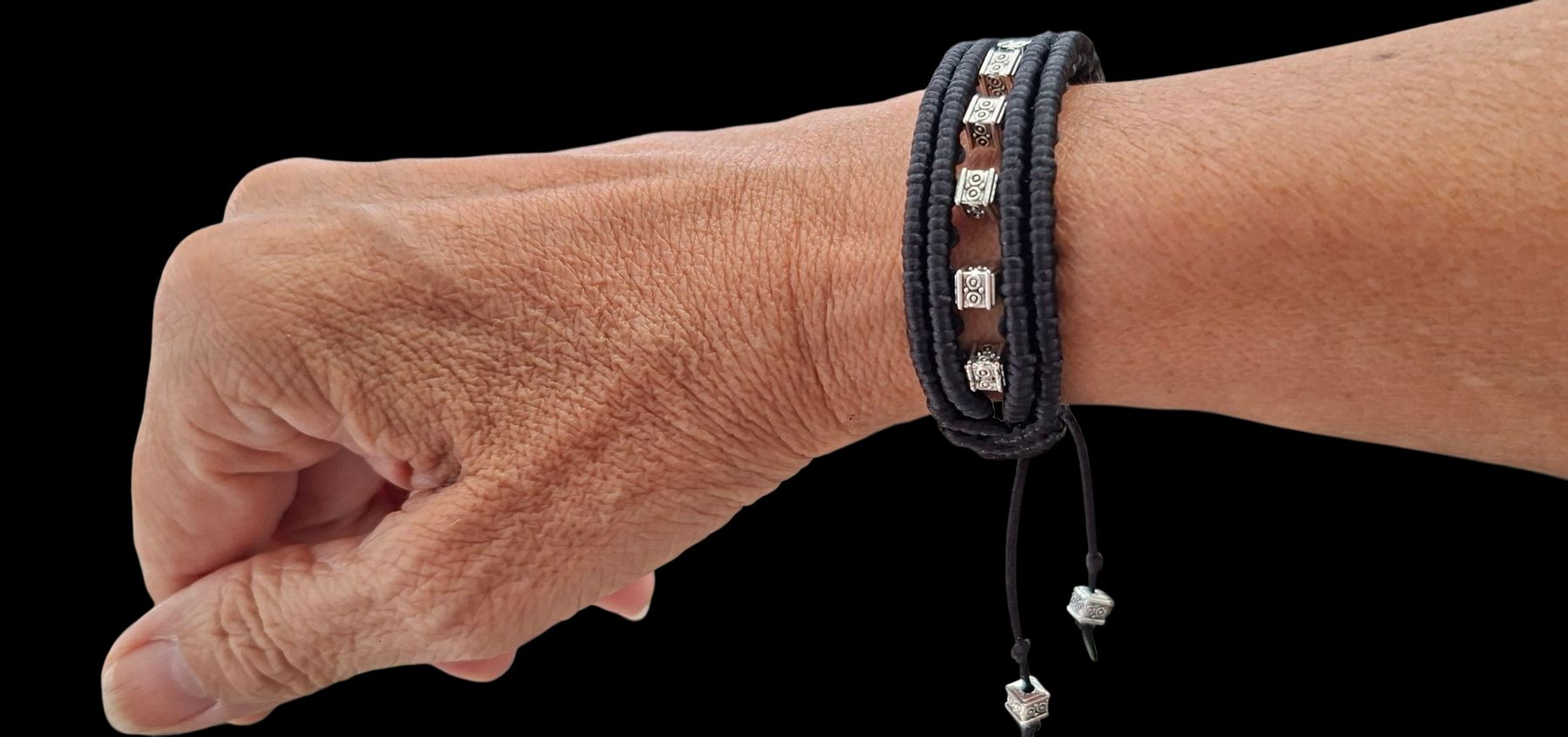 Bracciali & Braccialetti: Exclusives Armband mit quadratischen Silber-Perlen. Handmade – Nuovo (secondo la descrizione) da Luzern venduto da Bbig 2