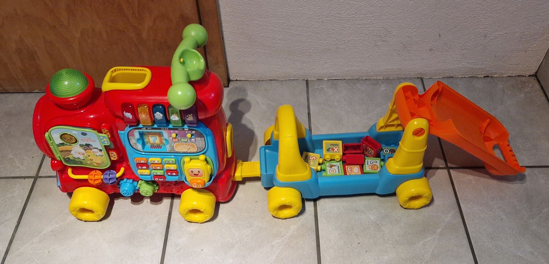 Véhicules pour enfants: VTech ABC Eisenbahn Train Used – D'occasion à Pfungen par nicholas14 2