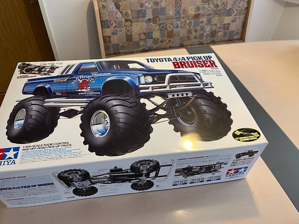 RC Modellbau: RC Modellauto 1:10 – Gebraucht aus Emmen von RiaRio
