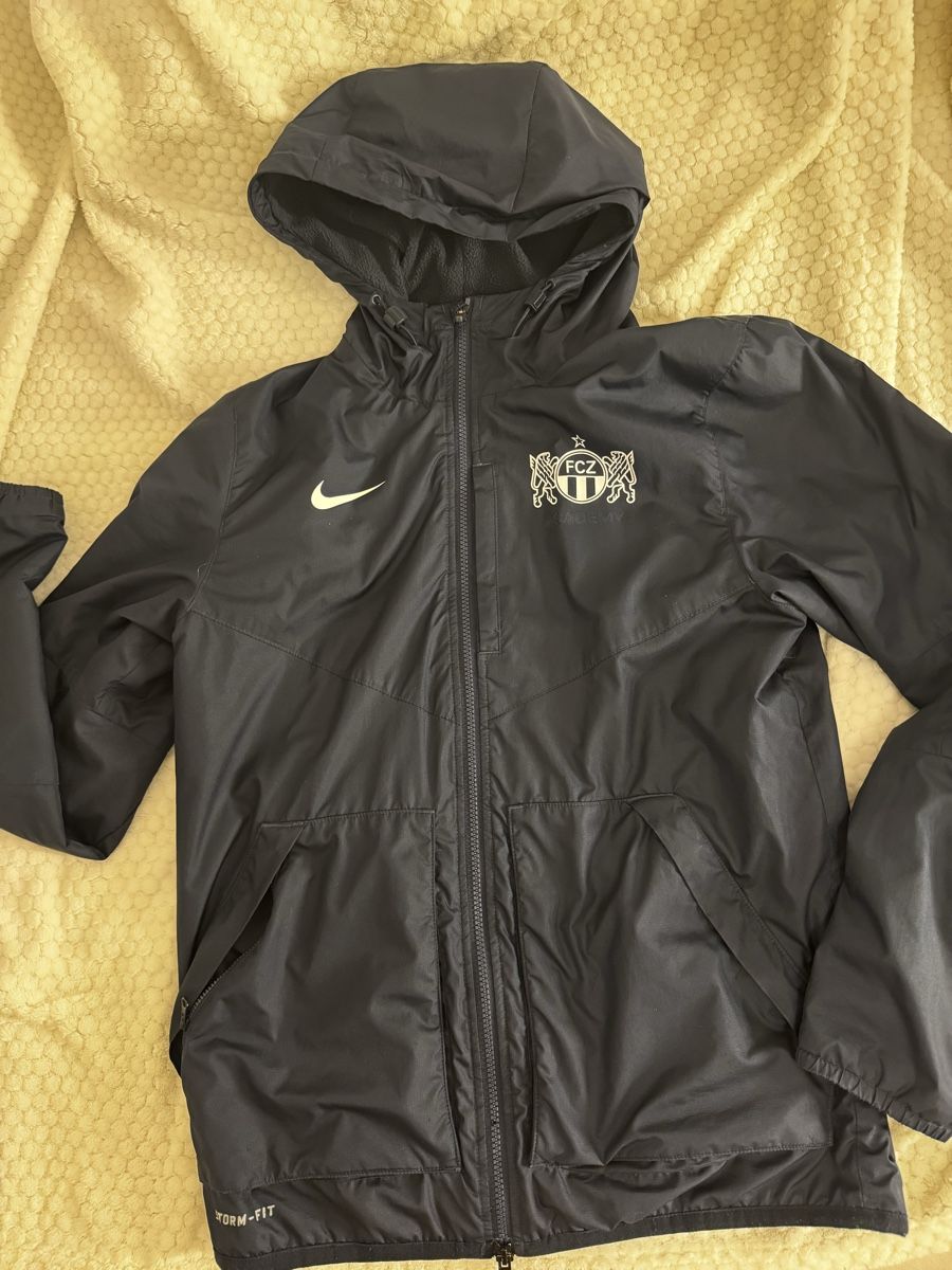 FCZ Jacken: Fcz Jacke – Gebraucht aus Richterswil von dil_vc79