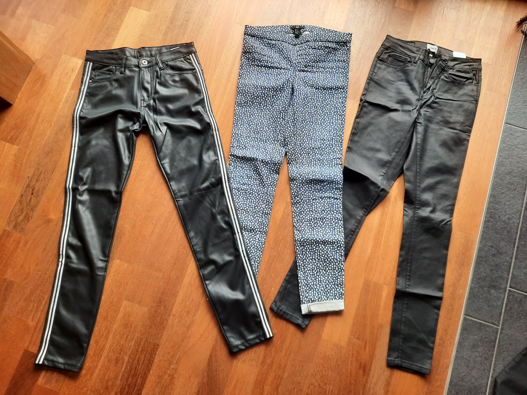 Lotti di vestiti: 3 Damen Hose Gr.34 - ein Preis ! – Usato da Buchs SG venduto da miska01