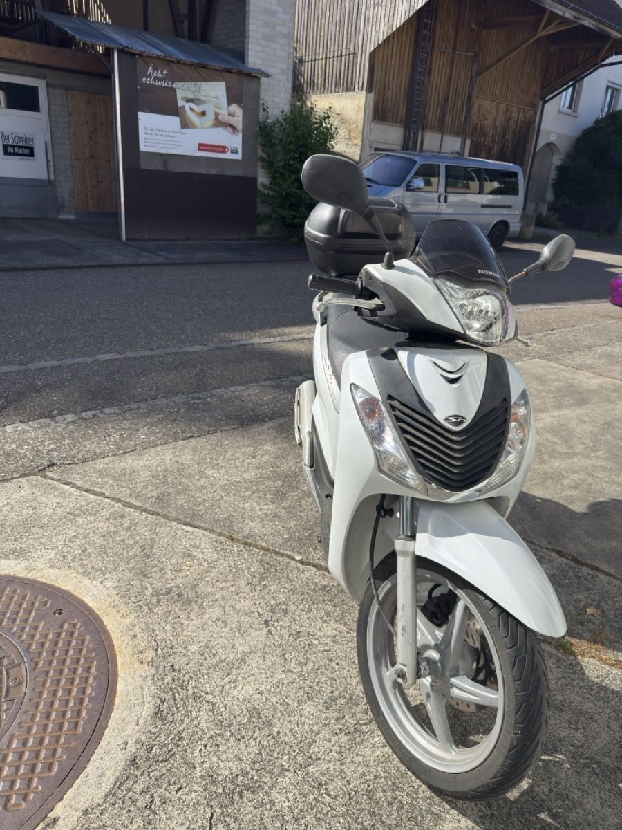 Honda Scooters: Honda SH 125 – D'occasion à Rodersdorf par mfz_f5hj 4