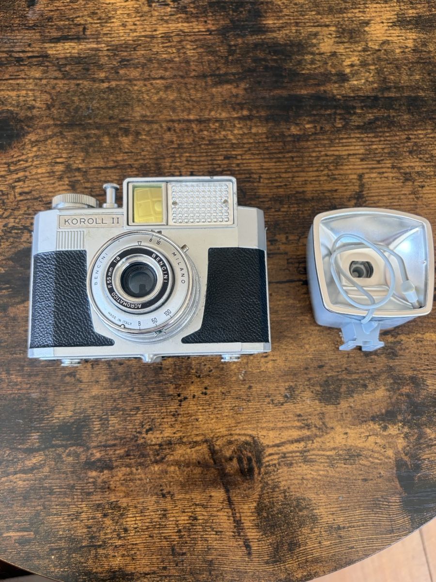 Fotocamera: Bencini Koroll II Kamera mit Blitz gebraucht – Usato da Pfäffikon ZH venduto da anG_91