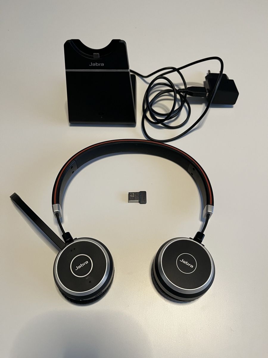 Jabra Cuffie: Jabra Evolve 65 Stereo Bluetooth Headset mit Ladestation – Usato da Tübach venduto da Stibe84