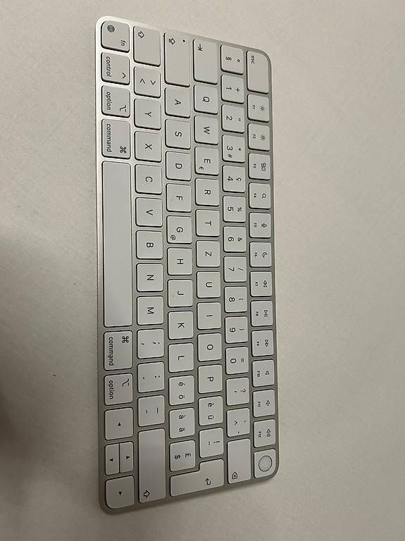 Tastiere: Vendo Apple Magic Keyboard originale con Touch ID – Usato da Lugaggia venduto da eri_bf2l