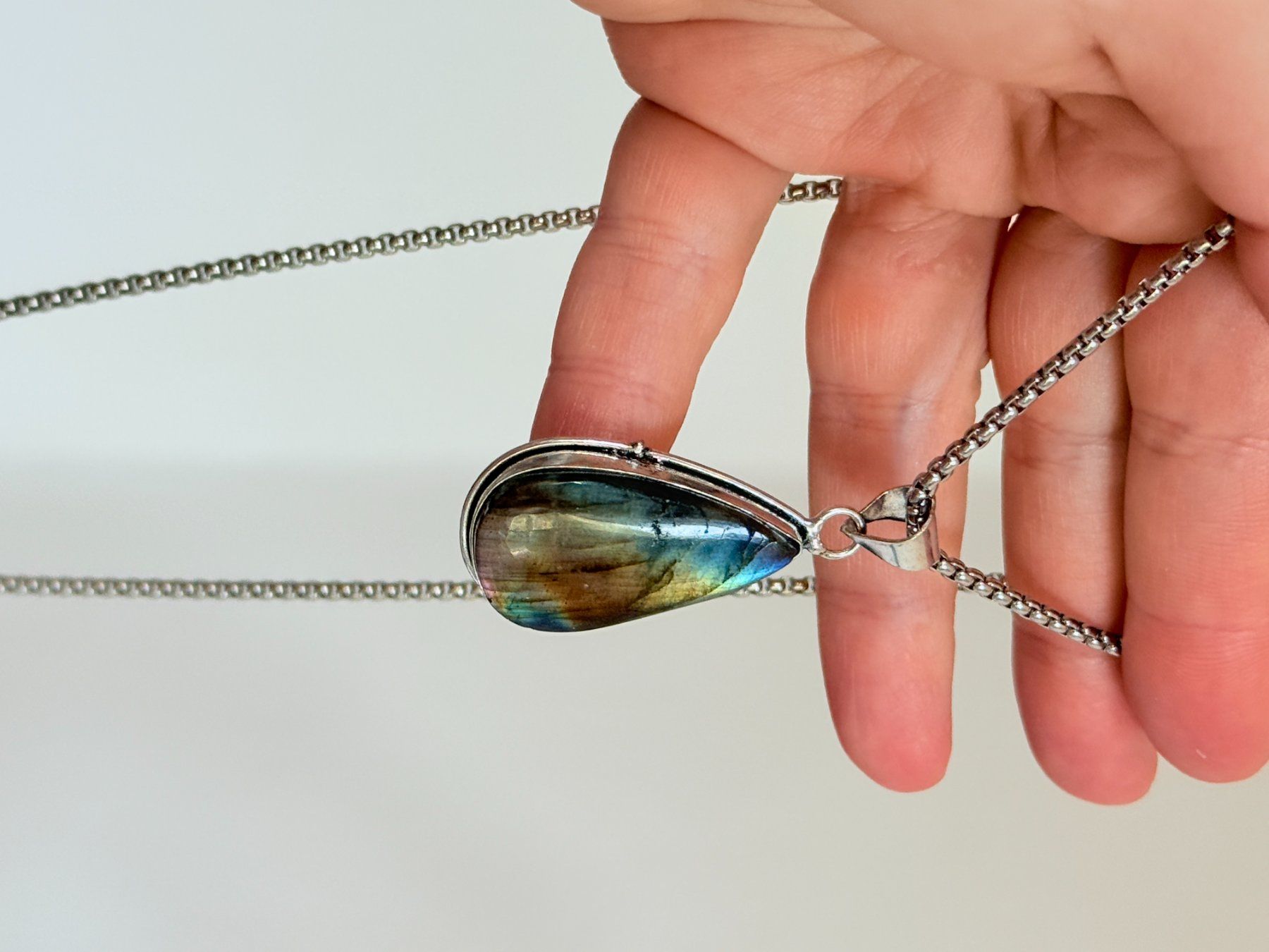 Ketten: Collier avec pendentif Labradorite – Neu und originalverpackt aus Genève von AWWA 1