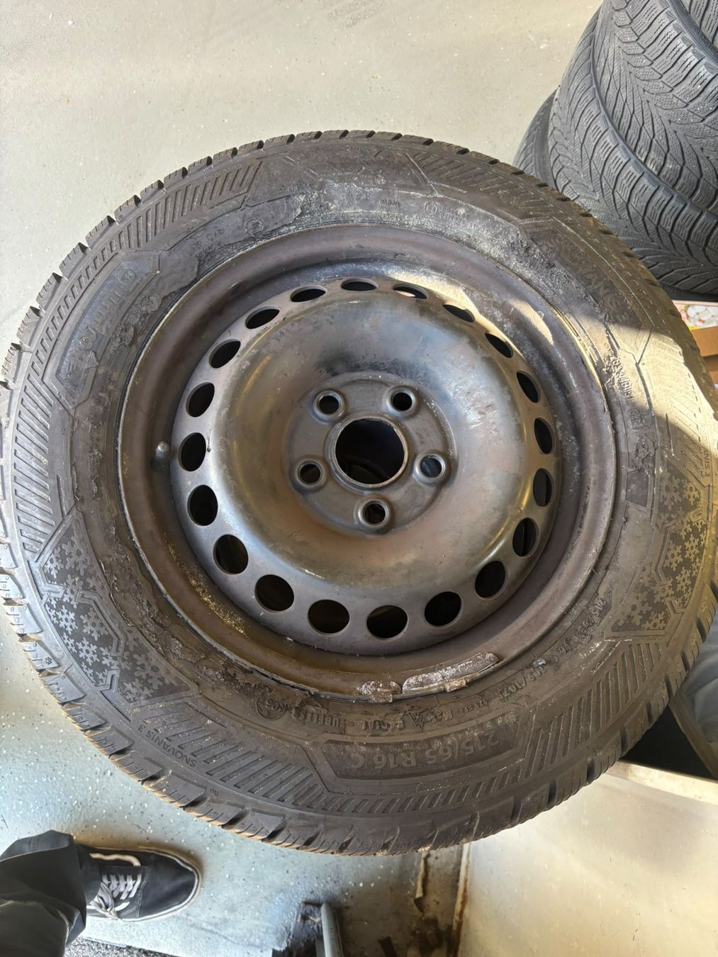 Volkswagen Pneumatici & Ruote complete: VW T6.1 Winterräder gebraucht – Usato da Wilen b. Wil venduto da gp6_2pxn 1