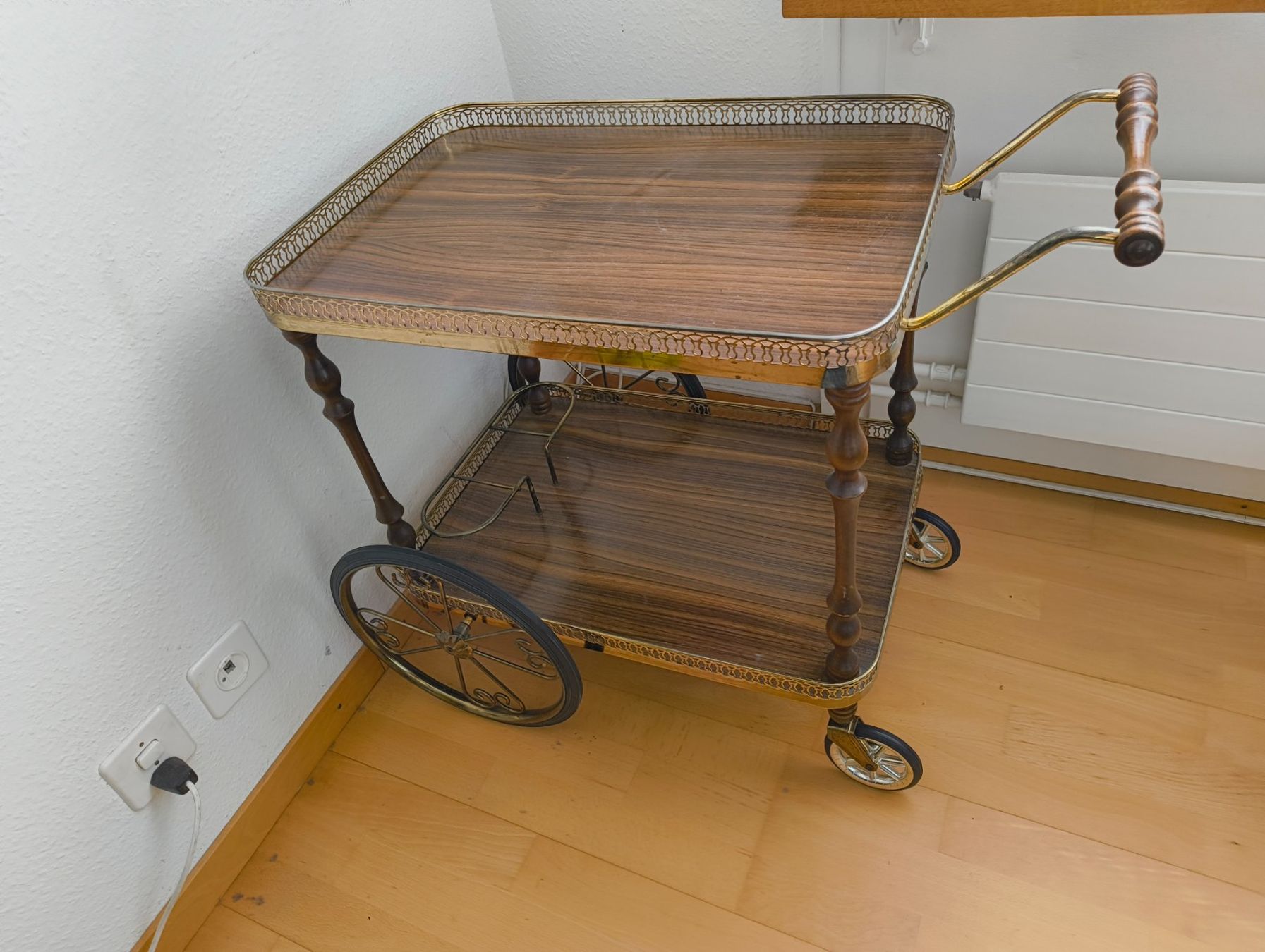 Servierwagen: schöner Servierwagen – Gebraucht aus Muttenz von uru_yqz6