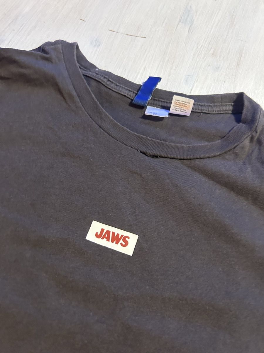 H&M T-shirts: T-Shirt Jaws Gr. S, grau – D'occasion à Riedholz par karinadam 1