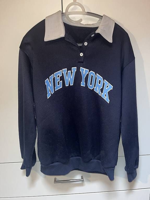 Pullover & Sweatshirts: Sweater – Gebraucht aus Obersaxen von TaCaSales