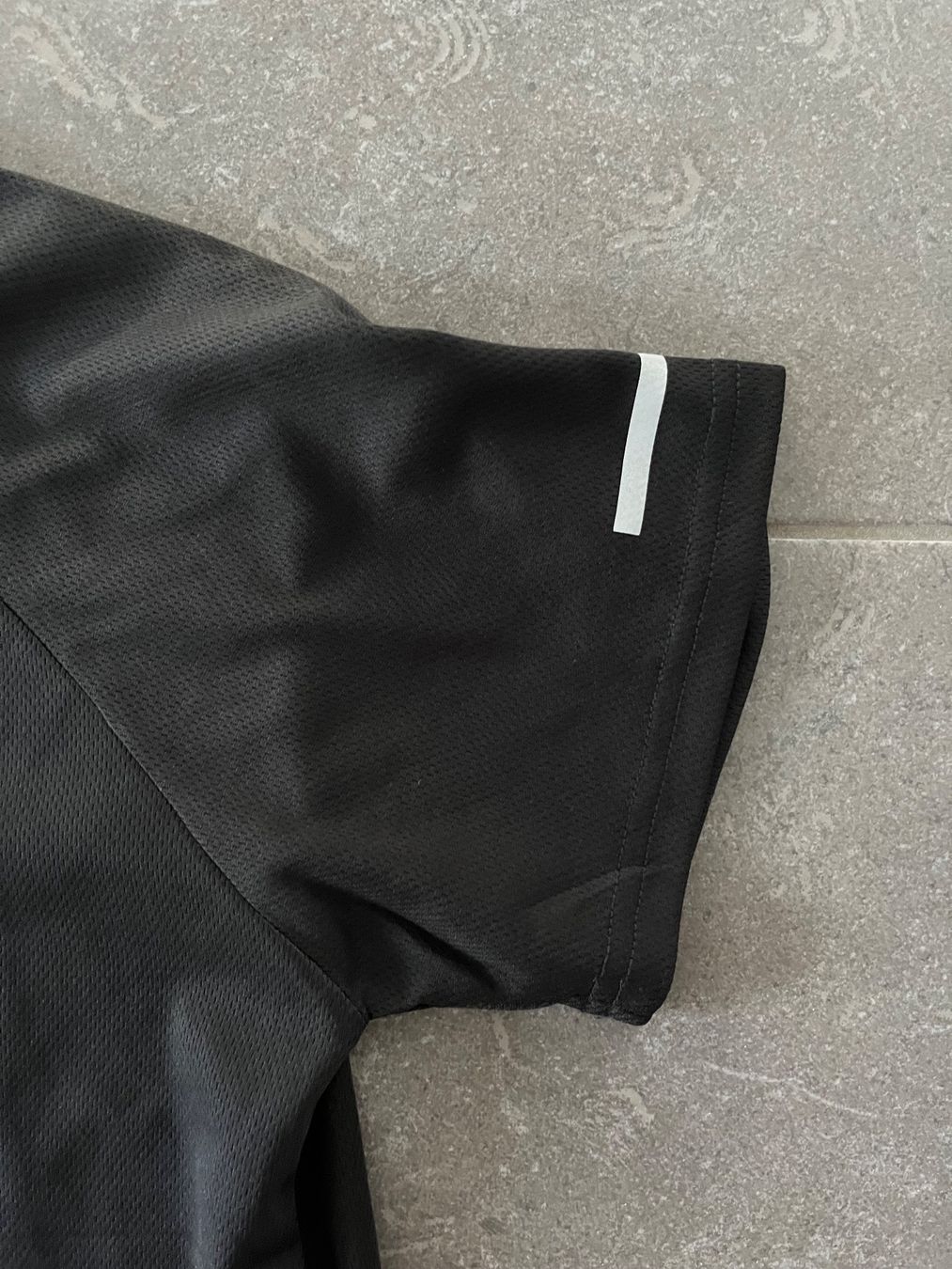 Hemden, T-Shirts & Polos: Sportshirt Black Neu – Neu (gemäss Beschreibung) aus Unterägeri von flu_zp5d 1