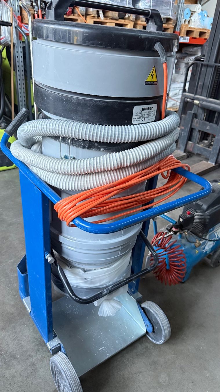 Aspirapolveri & Accessori: Industriesauger 2-motorig – Usato da Goldau venduto da willy27 1