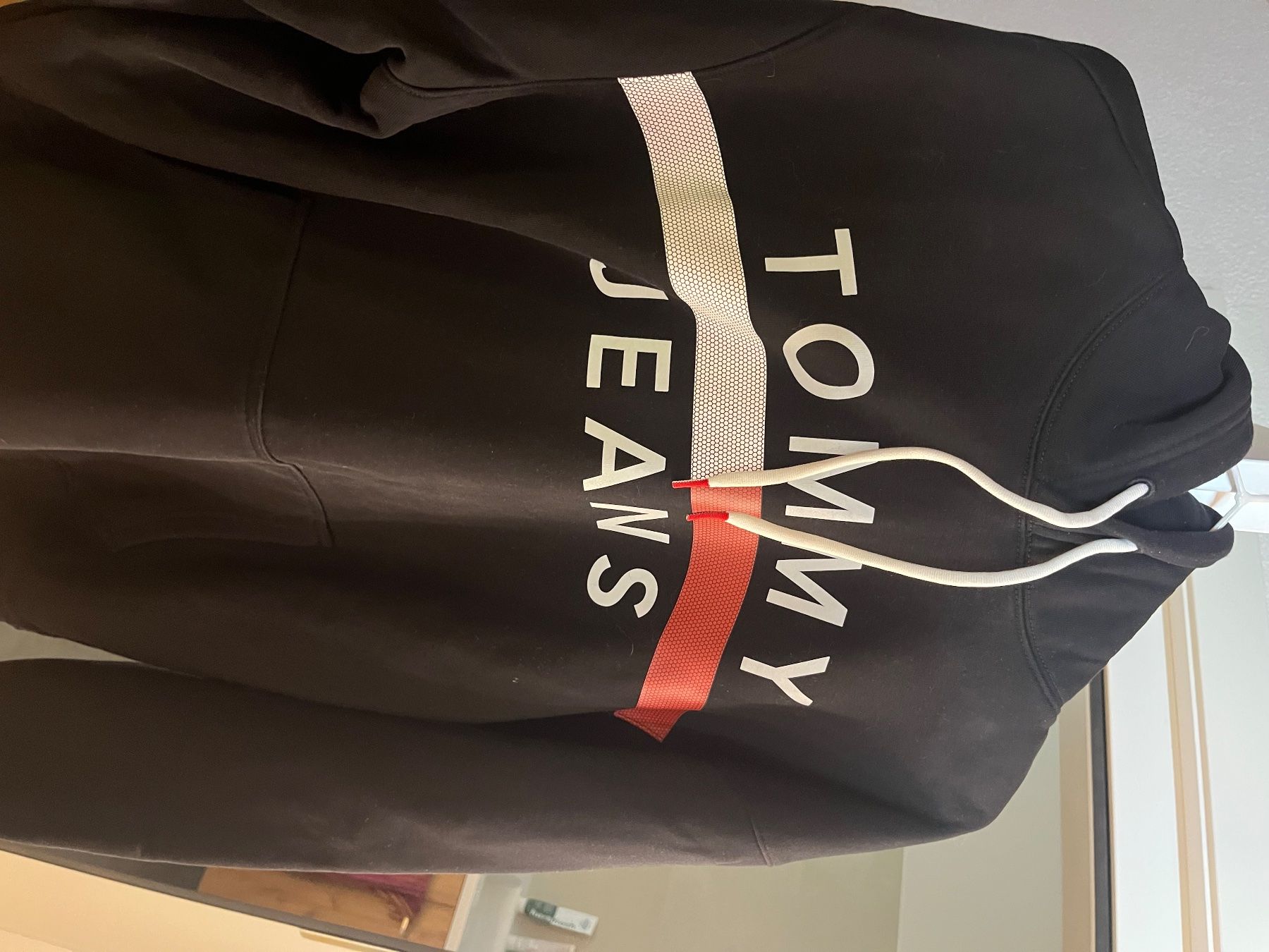Tommy Hilfiger Maglioni & Felpe: Tommy Jeans reflective Hoodie 2XL – Usato da Treyvaux venduto da afa_7zpz