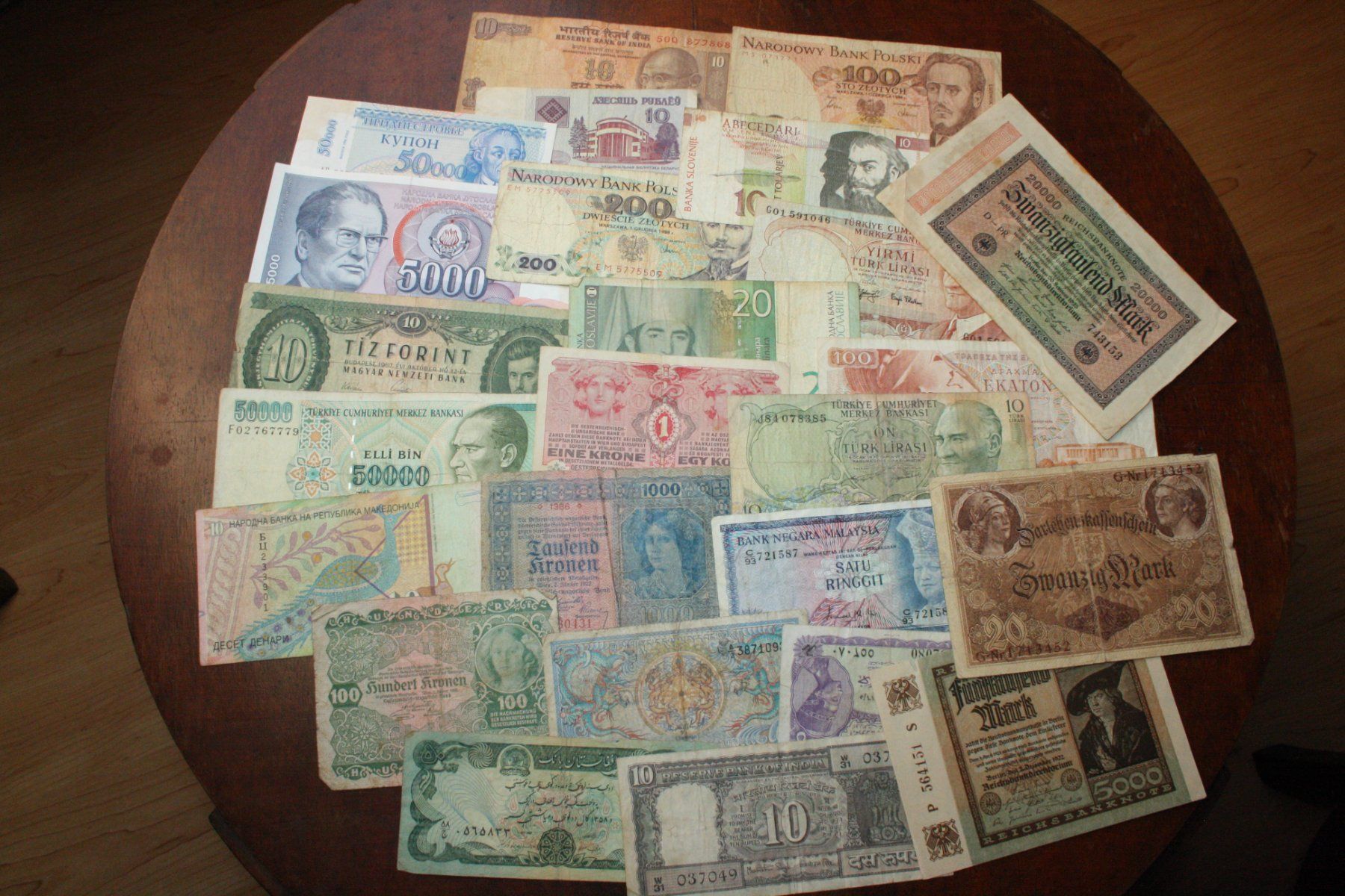 Banknoten: Lot 2 - 25 Billets différents usés – Gebraucht aus Cormondrèche von Hermes.monnaies