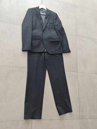 Costume Taille 48, coupe ajustée