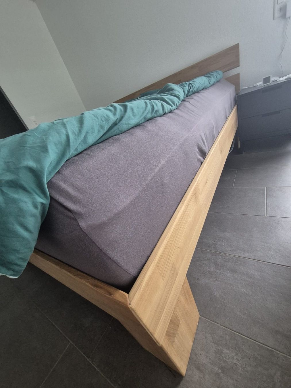 Letti: Doppelbett Eichenholz massiv mit Kopfteil neuwertig – Usato da Oberhofen AG venduto da meeja 1