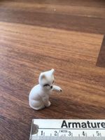 Katzenfigur mit gehobener Pfote, Katze
