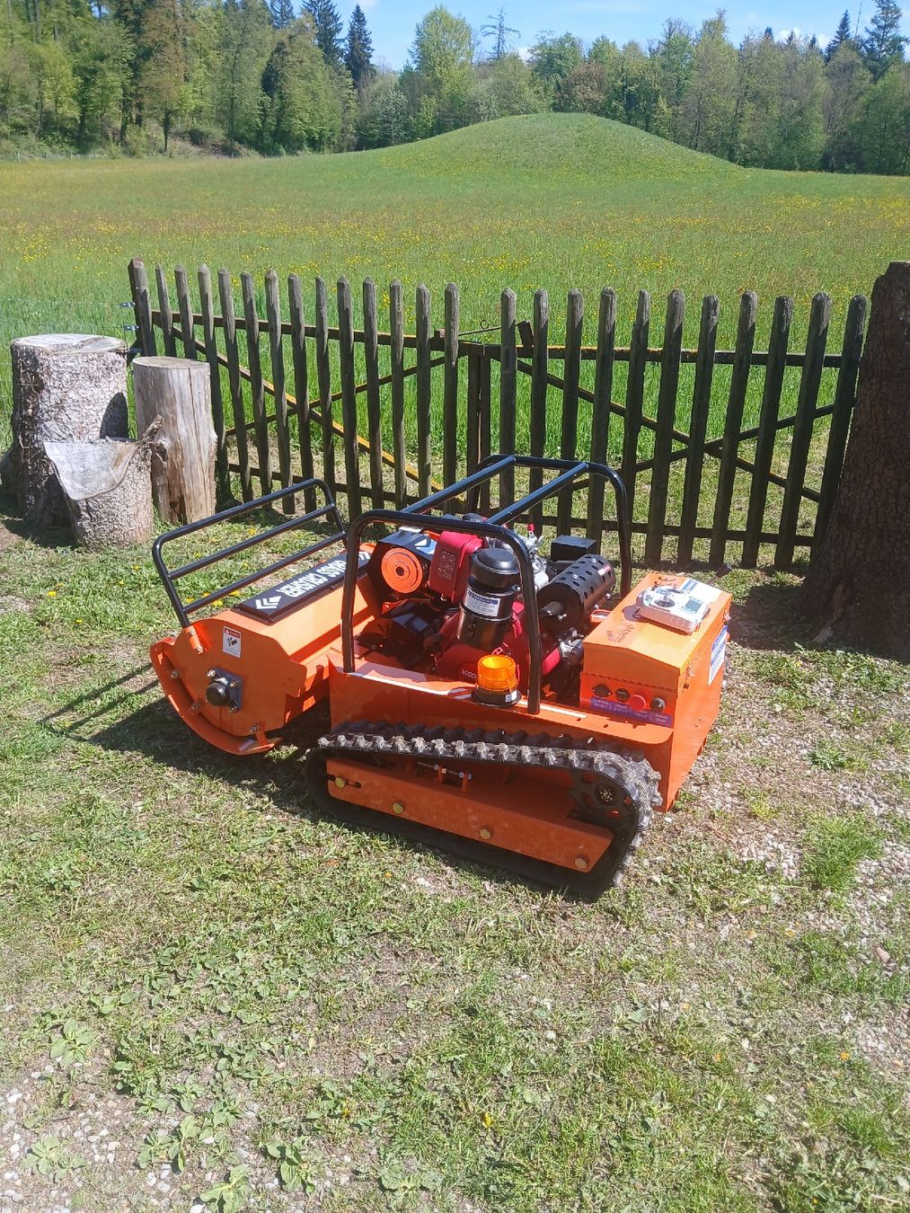 Toutes les machines: Raupen Mulcher Funkgesteuert – D'occasion à Mellingen par Roat 2