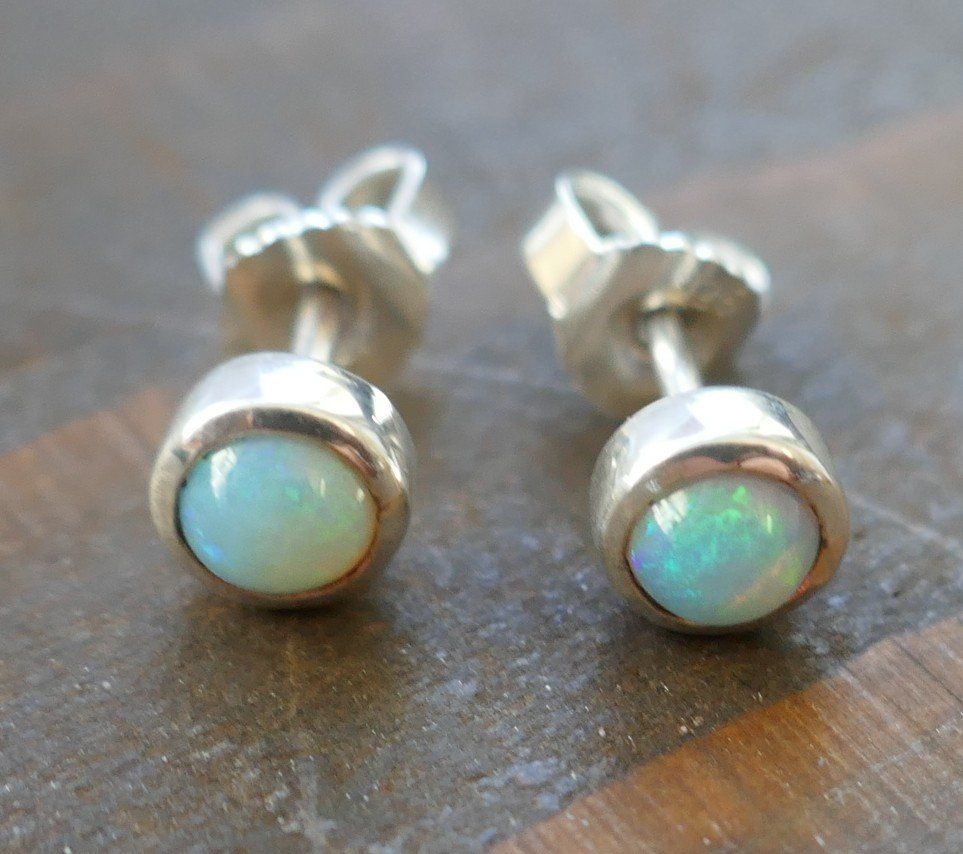 Orecchini pendenti & Orecchini a lobo: Opal Ohrstecker in Silber / Handgemacht – Nuovo (secondo la descrizione) da Arboldswil venduto da estrella925