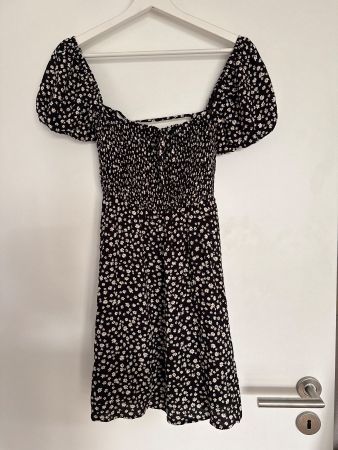 NEU! Kurzes Sommerkleid von Stradivarius Gr.XS