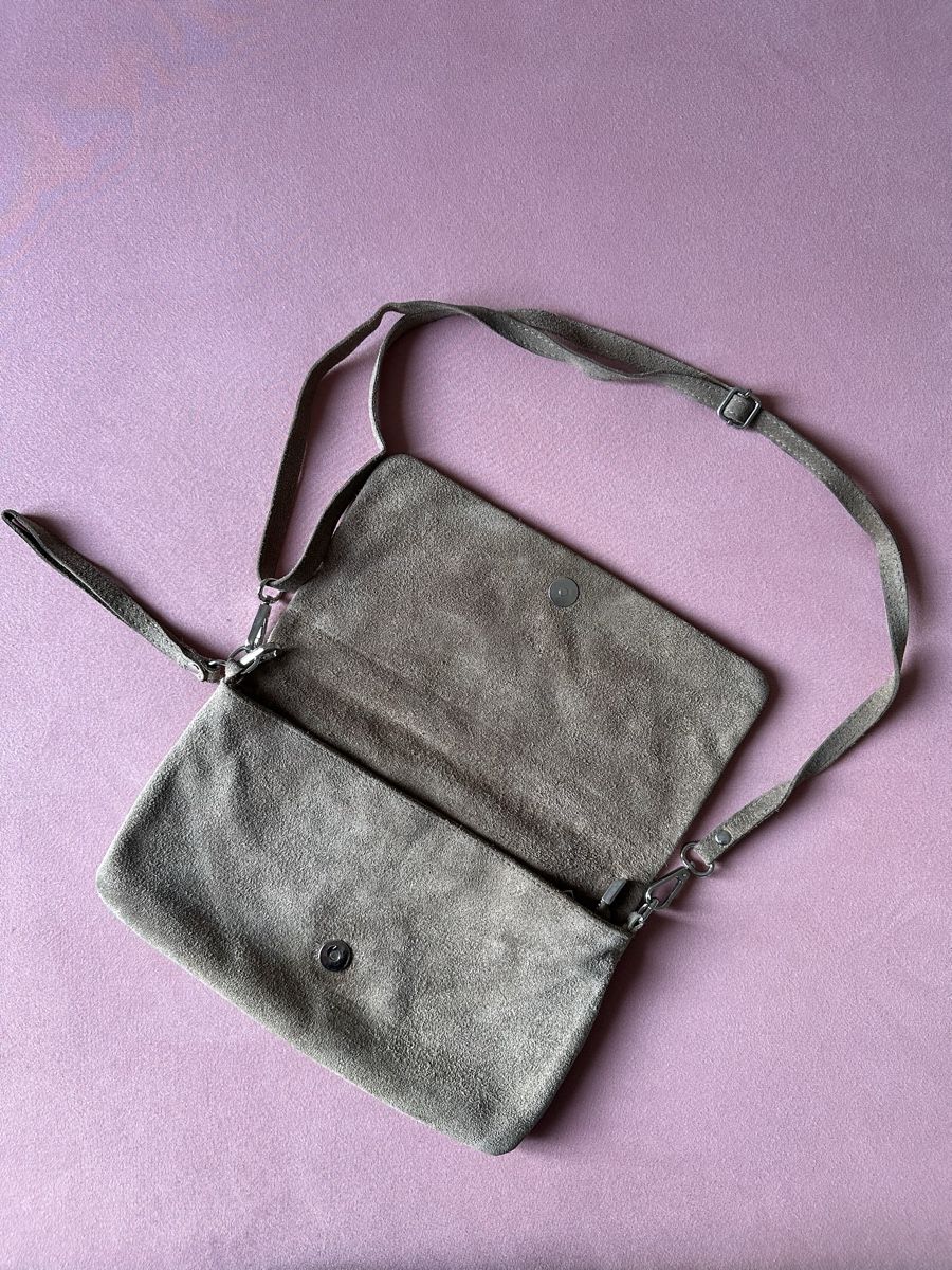 Borse da donna: Stylish suede bag with wrist strap – Usato da Horgen venduto da ger_2y92 2