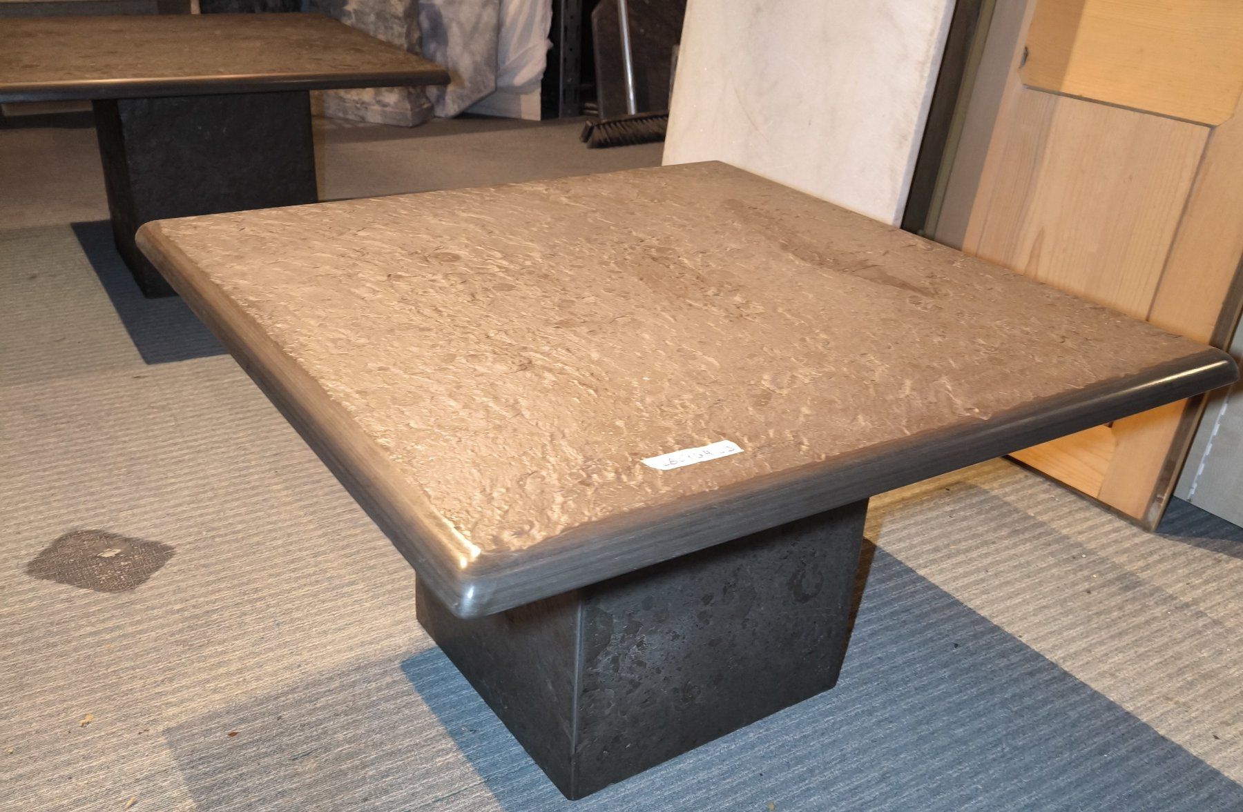 Tische: Salontisch Marmor / Granit braun – Gebraucht aus Rorschacherberg von snOOpydOg11