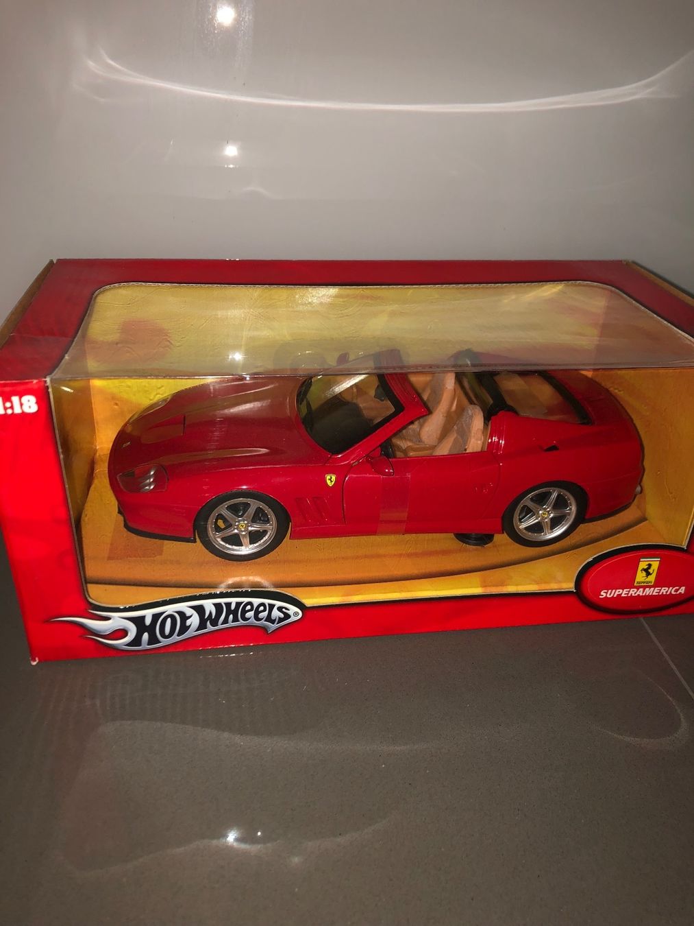 Hot Wheels Modellini d'auto: Ferrari Superamerica 1/18 – Nuovo e nell'imballaggio originale da Dürrenäsch venduto da JFAS