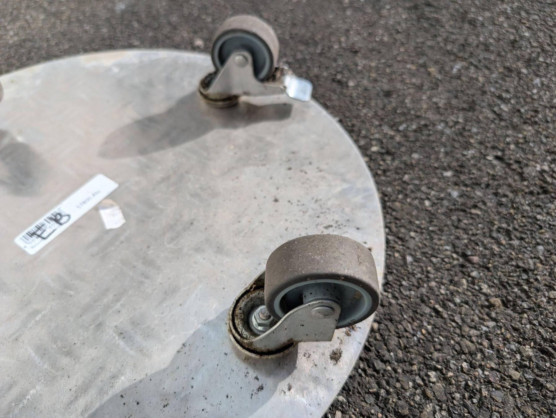 Piatti di portata: Robustes Rundes Rollbrett, Alu-Riffelblech, Durchmesser 38cm – Usato da Zürich venduto da richardeigenmann 2