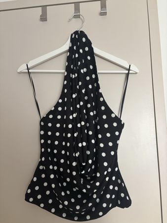 Sommerliches Neckholder Top mit Pünktchen Grösse M / MANGO