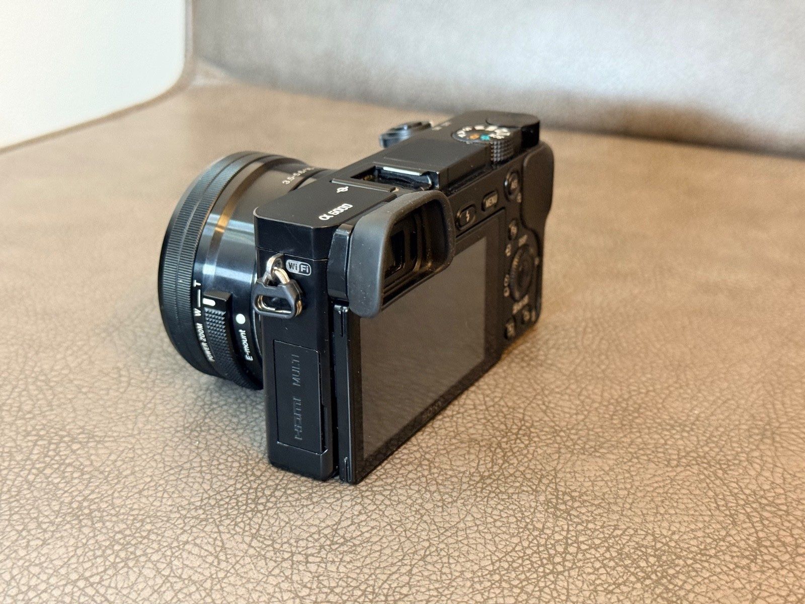 Sony Fotocamera: Sony Alpha A6000 + accessoires,  8'000 déclenchement – Usato da Neuchâtel venduto da moe_wtz6 1