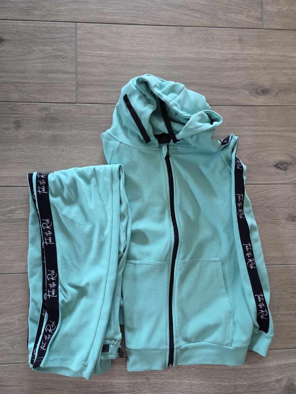 Kleiderpakete & -sets: Trainer Gr. 158 – Gebraucht aus Brügg BE von Delfin79