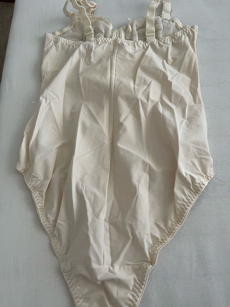 Autres dessous: Body Ulla Dessous Spitze Creme Grösse 80 D – Neuf (Voir description) à Rüfenacht par lilly_67 4