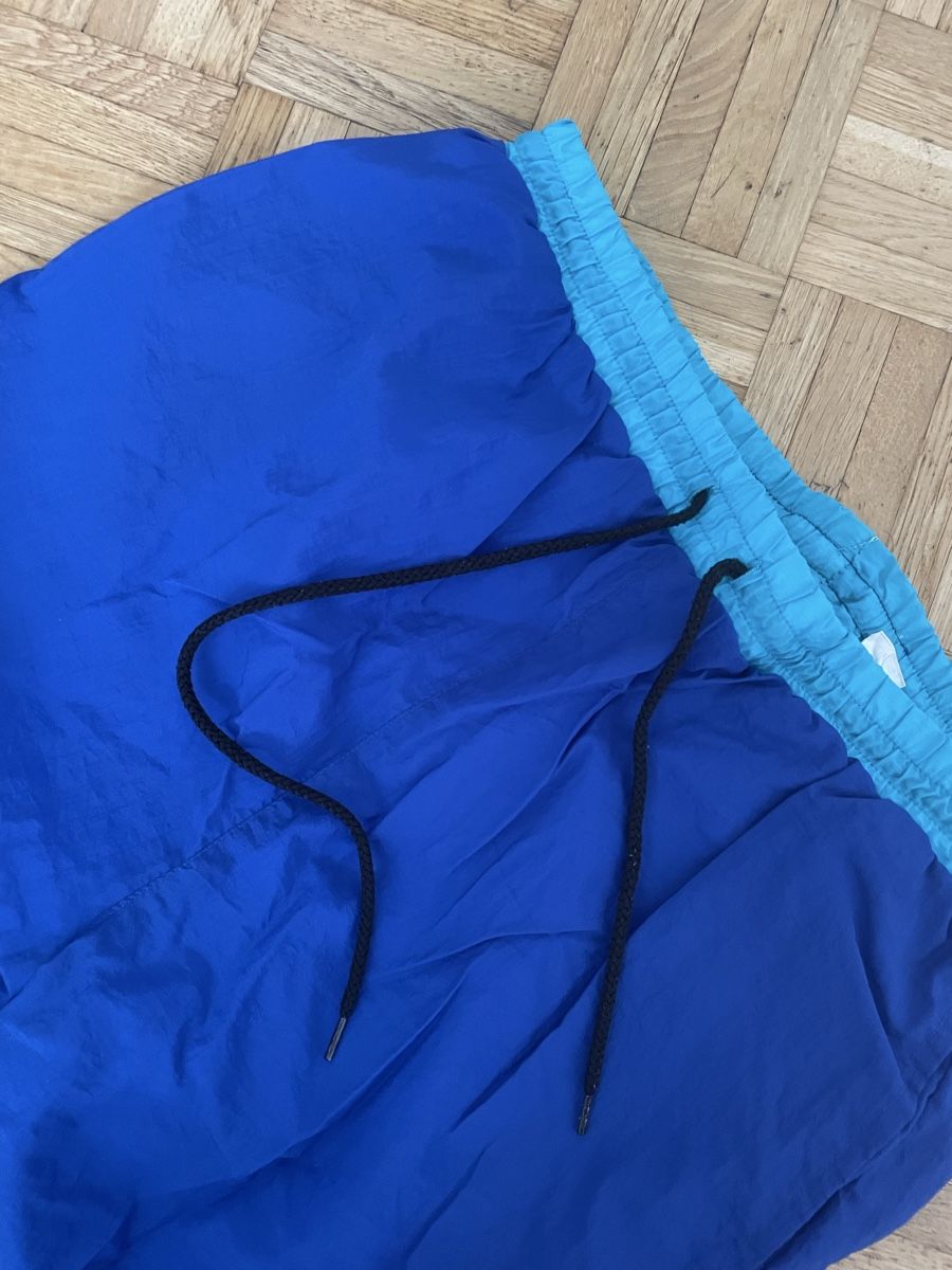 Reebok Pantaloni: Vintage Reebok Trainingshose blau Grösse M – Usato da Zürich venduto da Carlajimena 5