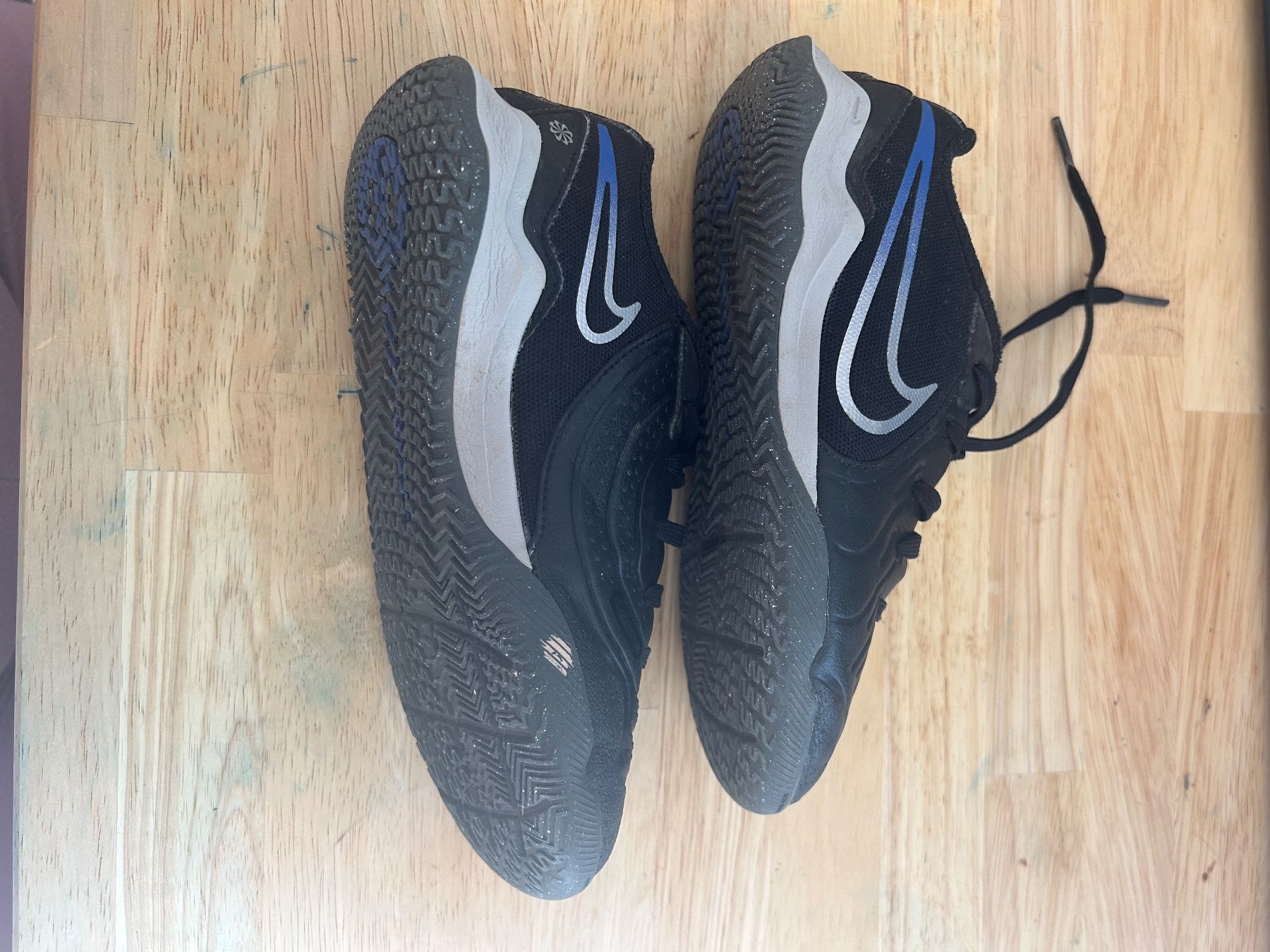 Scarpe per ragazzi: Chaussures gym nike – Usato da La Neuveville venduto da Almandina 2