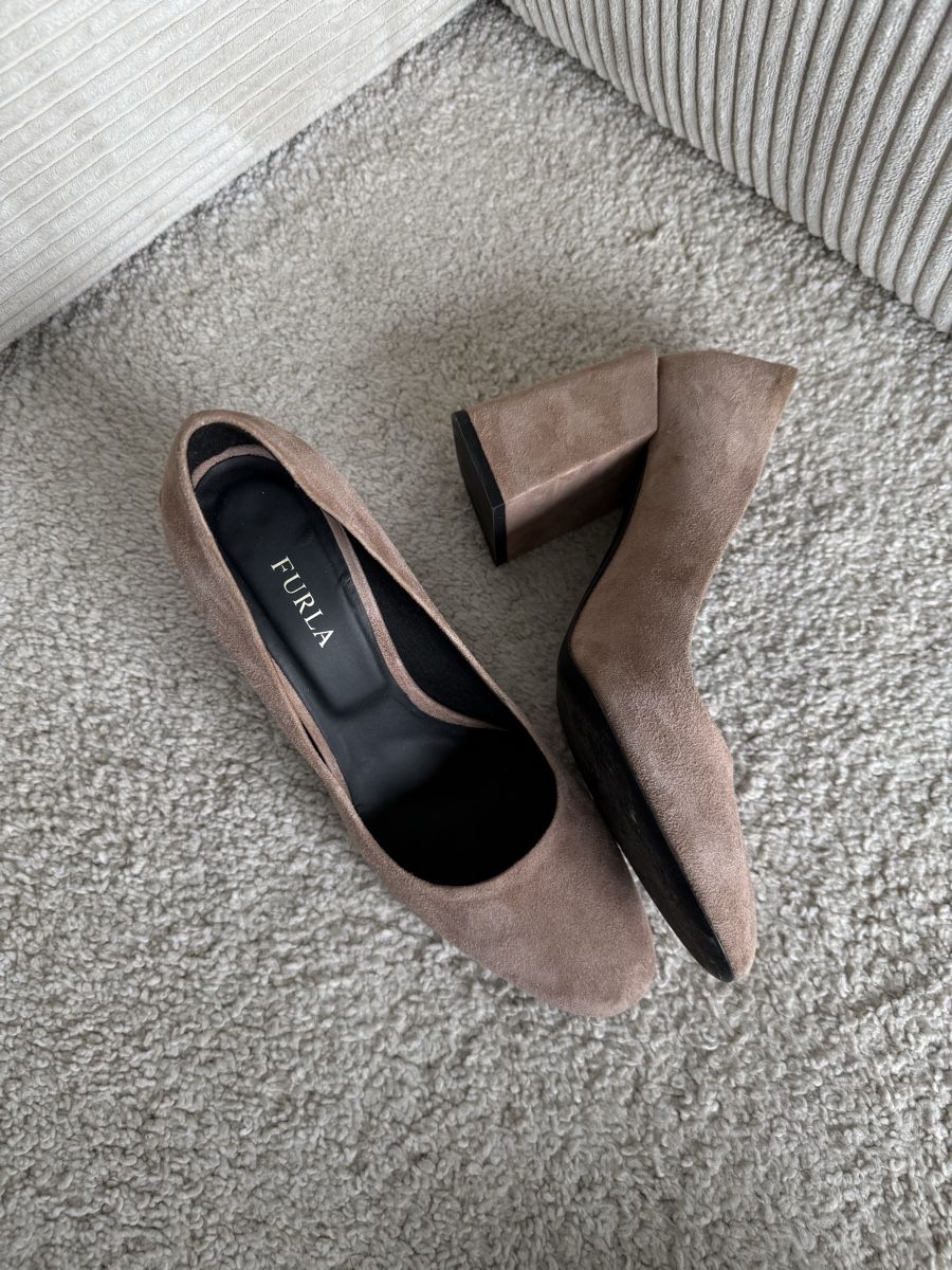 Furla Scarpe da donna: Wunderschöne Wildleder Furla Pumps Gr. 38 – Nuovo (secondo la descrizione) da Pontresina venduto da Dolly14