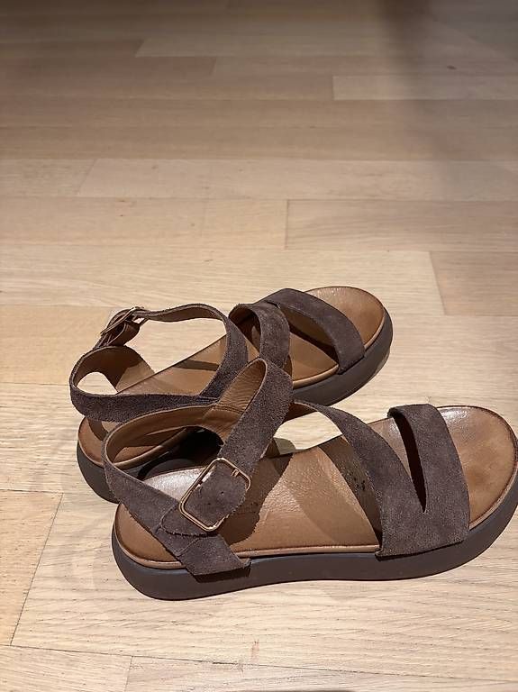Damenschuhe: Schöne fast ungetragene Wildleder-Sandalen Gr.40 – Gebraucht aus Dübendorf von sop_yl9x 1