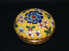 Cloisonne-Deckeldose gelb. Fröhliches Muster mit Blumen