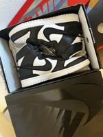 Nike Dunk AMBUSH, Grösse 42.5