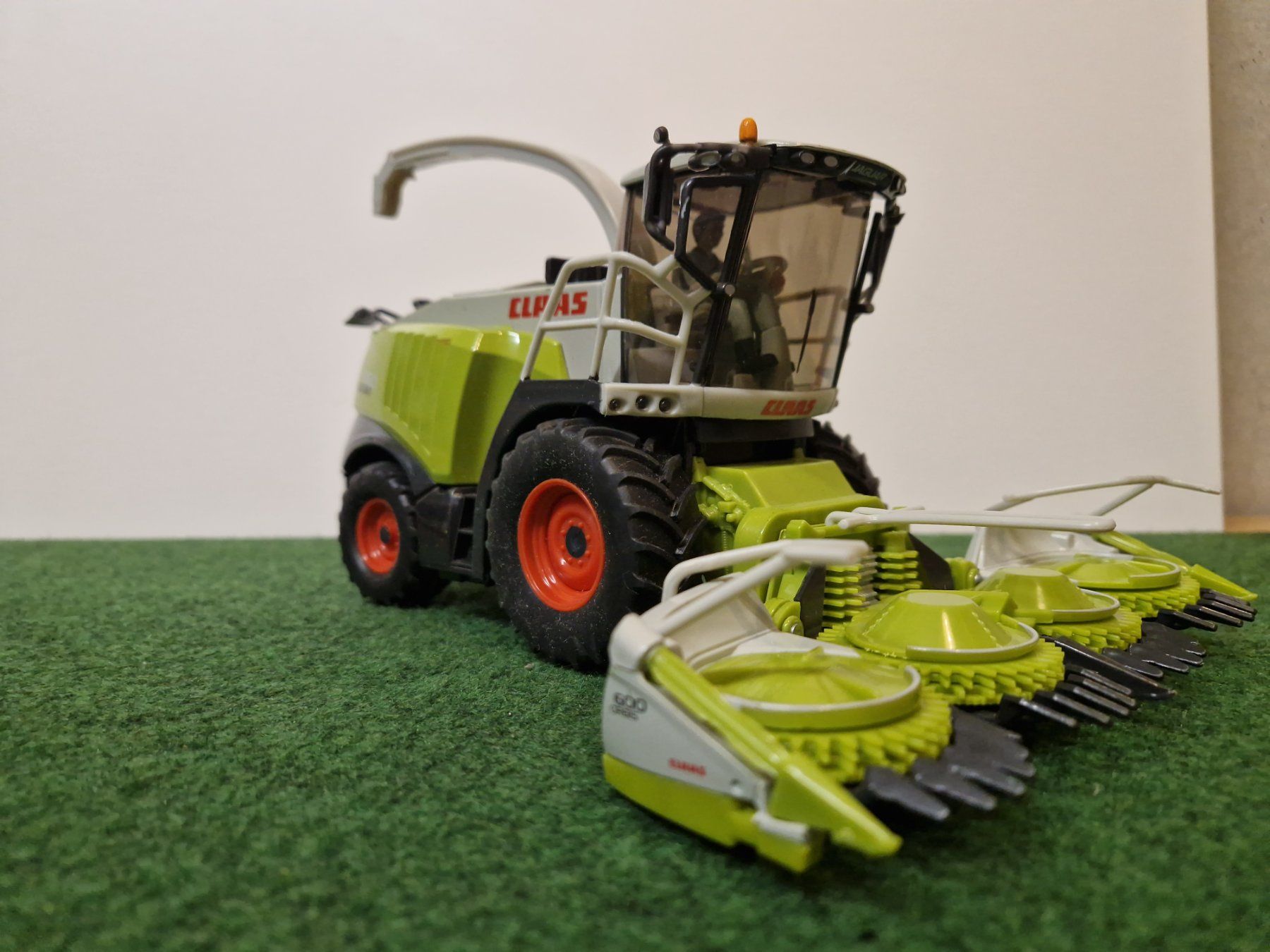 Siku Kit di modellismo & Modellini statici: Siku Claas Jaguar 1:32 – Usato da Thun venduto da ZweifelChipss 5