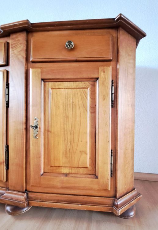 Schönes Sideboard / Kommode aus Kirschbaum-Furnier (Gebraucht) in ...