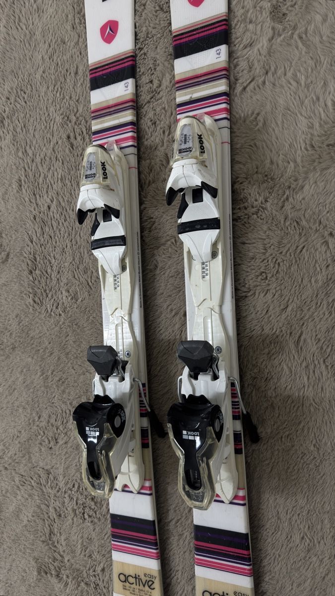 Dynastar Sci: Dynastar Easy Active Skier 143 cm mit Look Bindung weiss – Usato da Dietlikon venduto da kickboxer_999 2