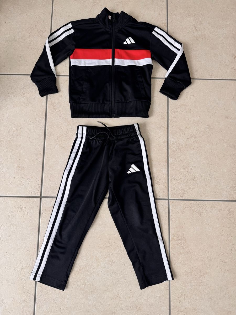 Adidas Completi: Adidas Freizeit Set 2-teilig – Usato da Sirnach venduto da Meksi
