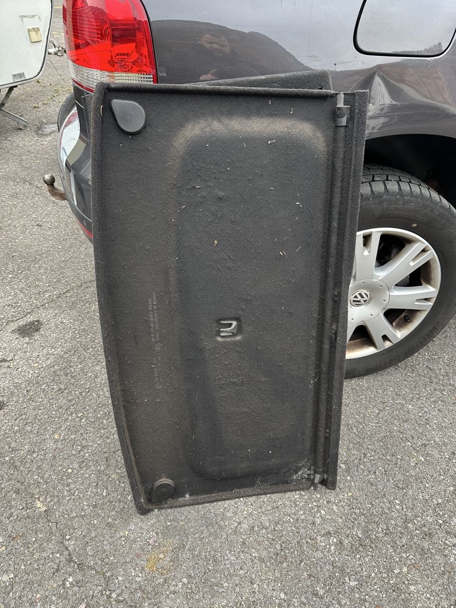 Volkswagen Alle Autoersatzteile: VW Golf 4 Kofferraumabdeckung - 1999/2004 – Gebraucht aus Oensingen von 071089 1