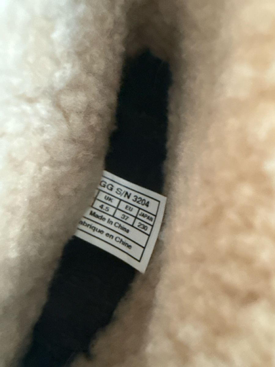 Ugg Damenschuhe: Stiefeletten UGG Wildleder Lammfell grau Grösse 37 – Gebraucht aus Rümlang von Alfrun1984 5