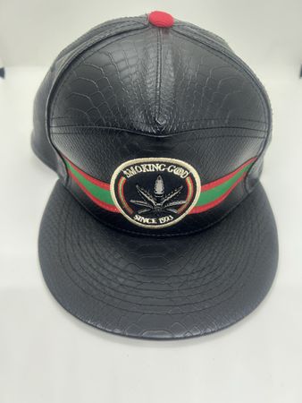 [NEU]: Schwarze Snapback-Cap
