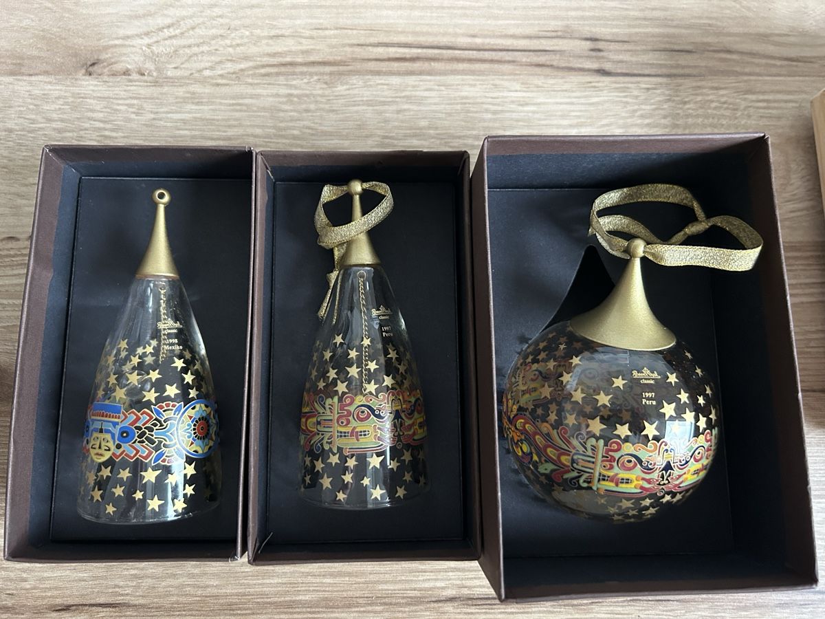 Tutte le decorazioni: 3 Jahreskugeln/Glocken Rosenthal Original – Nuovo e nell'imballaggio originale da möhlin venduto da Caja1