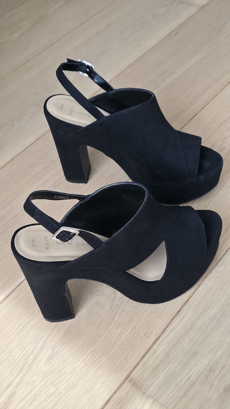 New Look Scarpe da donna: Schwarze Plateau-Sandalen mit Absatz – Usato da Lengnau AG venduto da SBOA_