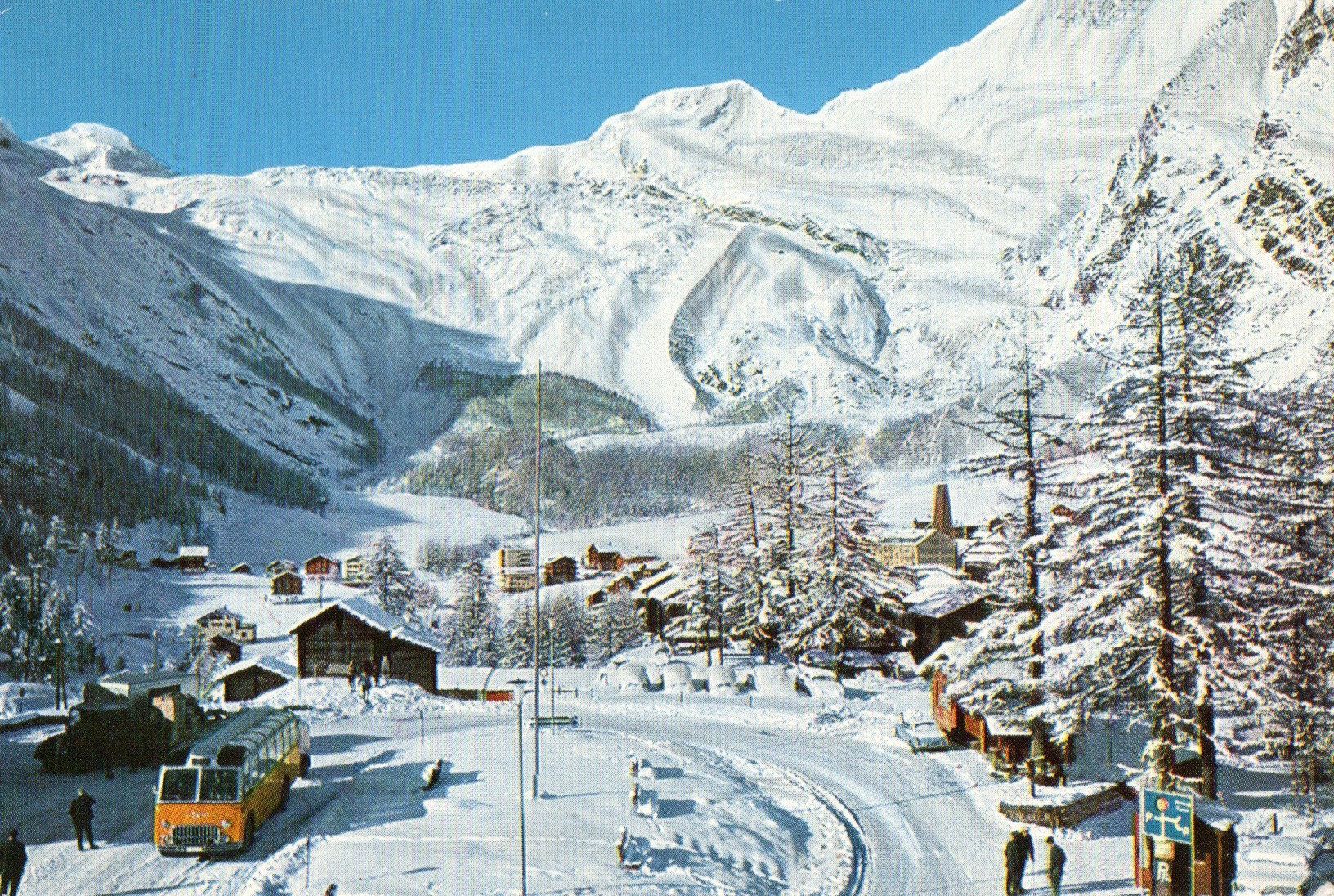 Ansichtskarten: Saas-Fee - Postauto und Parkplatz – Gebraucht aus Melano von pisonsdro