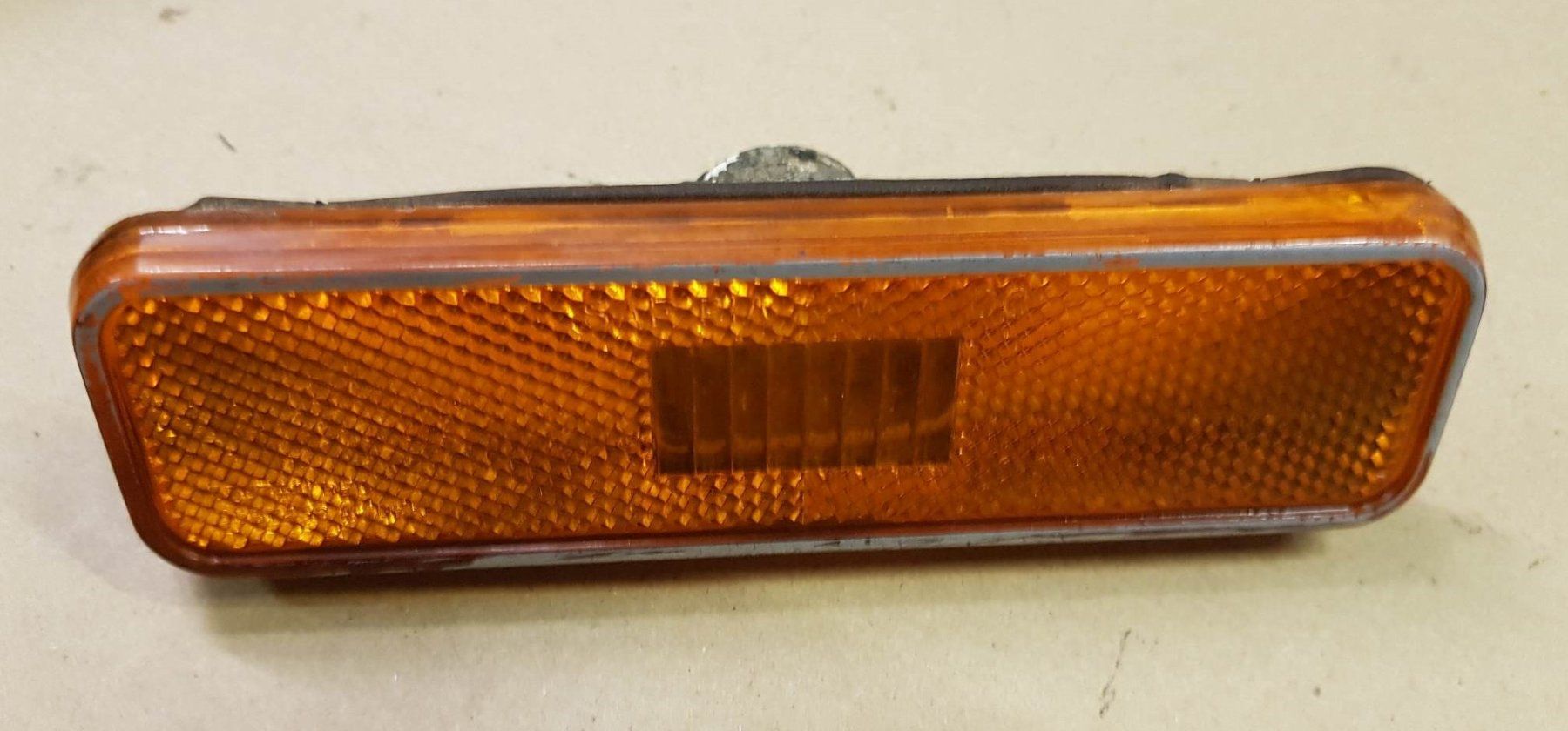 Tutti pezzi di ricambio auto: Seitenleuchte orange  Mopar A-Body – Usato da Niedergösgen venduto da usc_8qc6