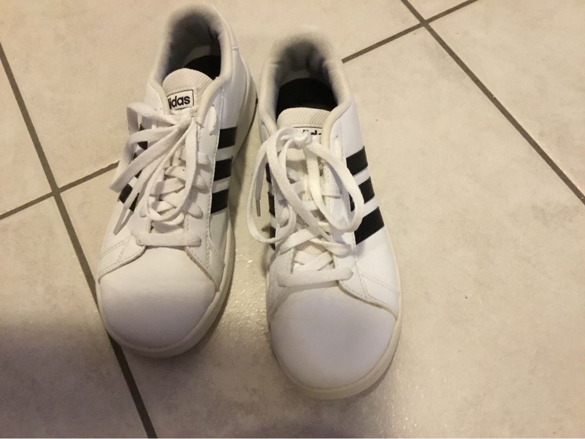Adidas Scarpe per ragazzi: Adidas Turnschuhe Gr. 34 – Usato da Triesen venduto da Trisuna